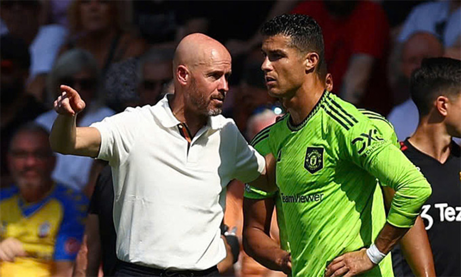 Ronaldo và Ten Hag xích mích chỉ vì một... đôi bông tai