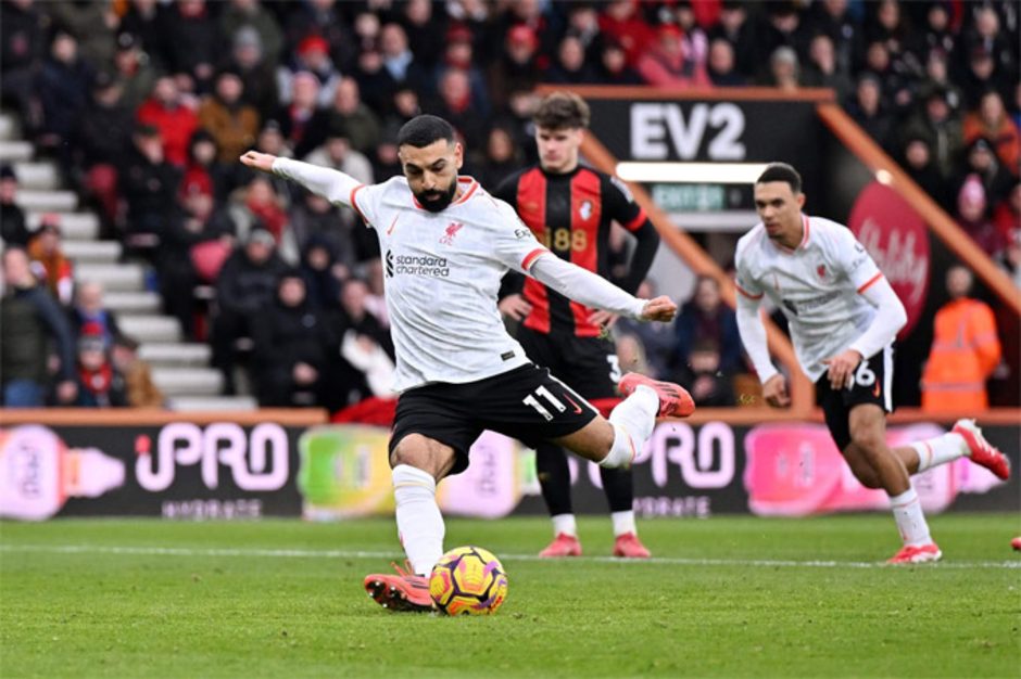 Salah vượt mặt 'người không phổi' Lampard