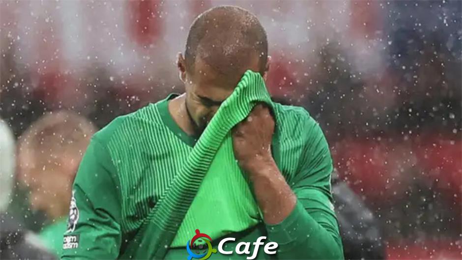 Sanchez xin lỗi vì thẻ đỏ