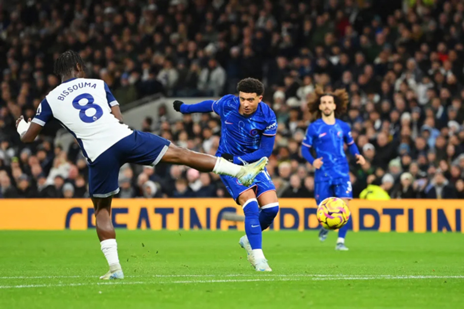 Sancho có hành động khiến fan Chelsea sướng phát điên