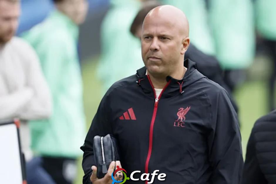 Slot đối diện vấn đề mới tại Liverpool