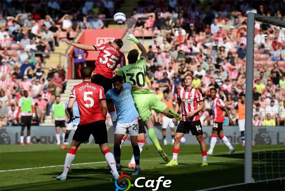 Southampton thoát được kỷ lục tồi tệ