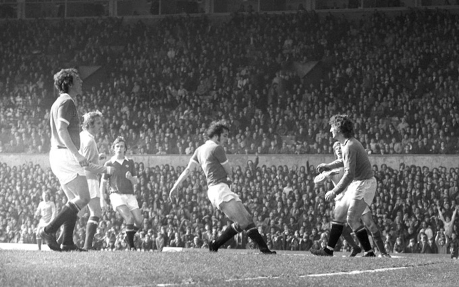 Tại sao MU vẫn vĩ đại hơn Liverpool dù kém về danh hiệu?