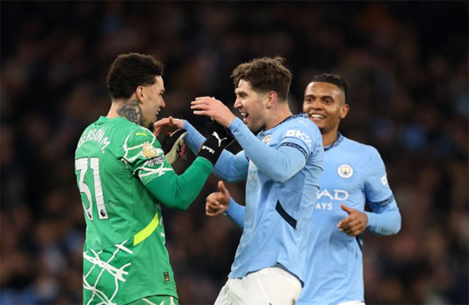 'Tặng quà' Erling Haaland, thủ môn Man City đi vào lịch sử Premier League