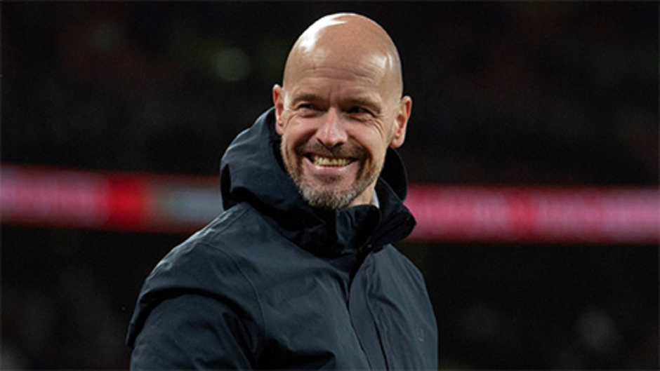 Ten Hag ‘sống lâu’ nhờ… bất tài vô dụng