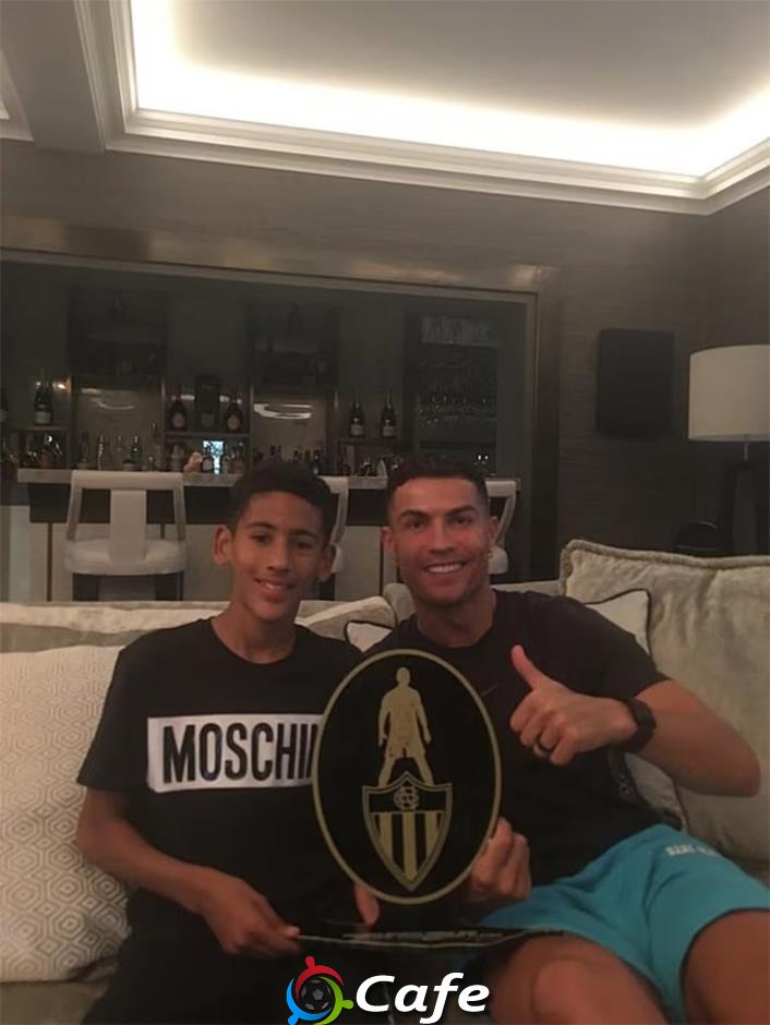 Thần đồng 14 tuổi của MU được ví như ‘Tiểu Messi’ là ai?