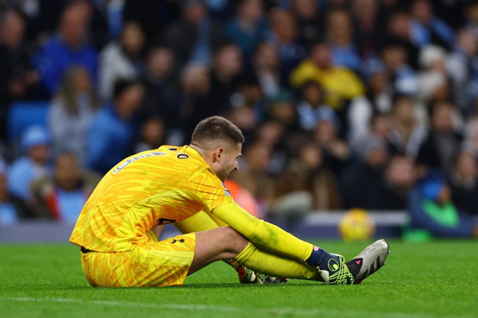 Thủ môn Tottenham phải phẫu thuật ngay sau trận thắng Man City