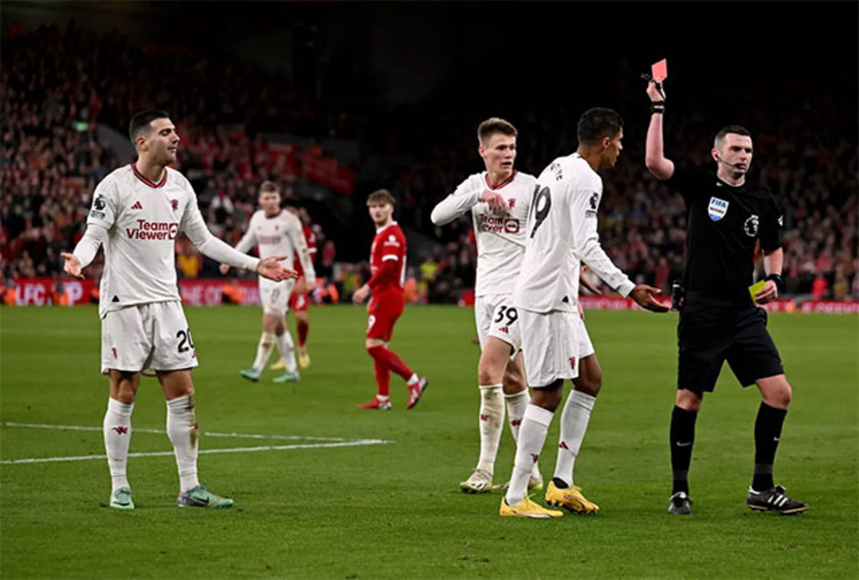 Trọng tài bắt trận Liverpool vs MU khiến Bruno Fernandes lo lắng