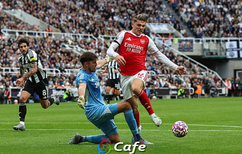 Trọng tài gây bức xúc khi tước quả phạt đền gây tranh cãi của Arsenal