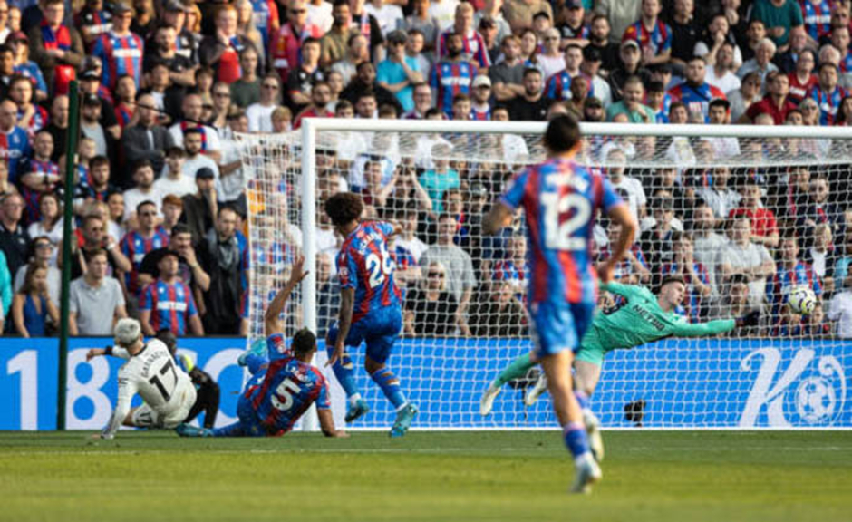 Trực tiếp Crystal Palace 0-0 MU: Bruno Fernandes suýt lập siêu phẩm