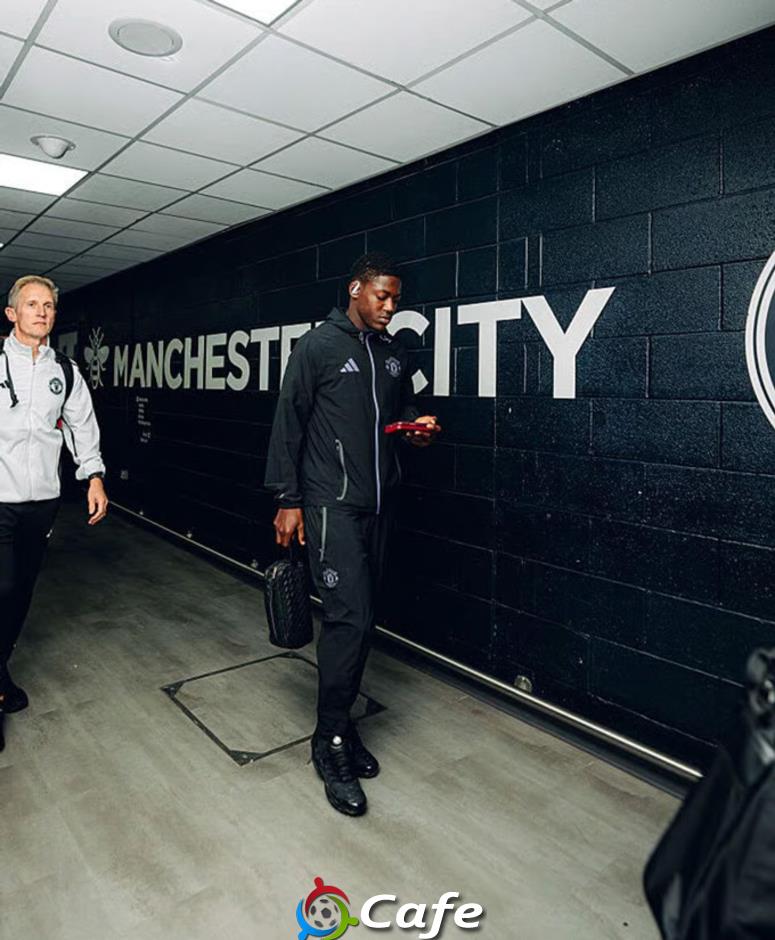 Trực tiếp Man City 0-0 MU: Haaland đe dọa cầu môn MU ngay những giây đầu tiên