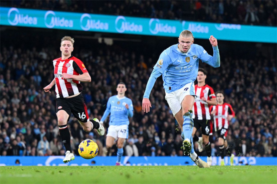 Trực tiếp Man City 0-1 Brentford: Nhà vô địch lép vế hoàn toàn