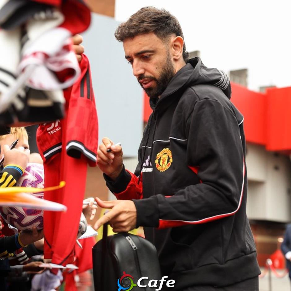 Trực tiếp MU 0-0 Burnley: Phạt đền cho Quỷ đỏ, Bruno Fernandes sẽ sút?