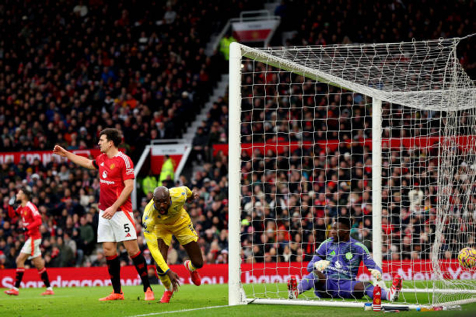 Trực tiếp MU 0-2 Crystal Palace: Mateta hoàn tất cú đúp