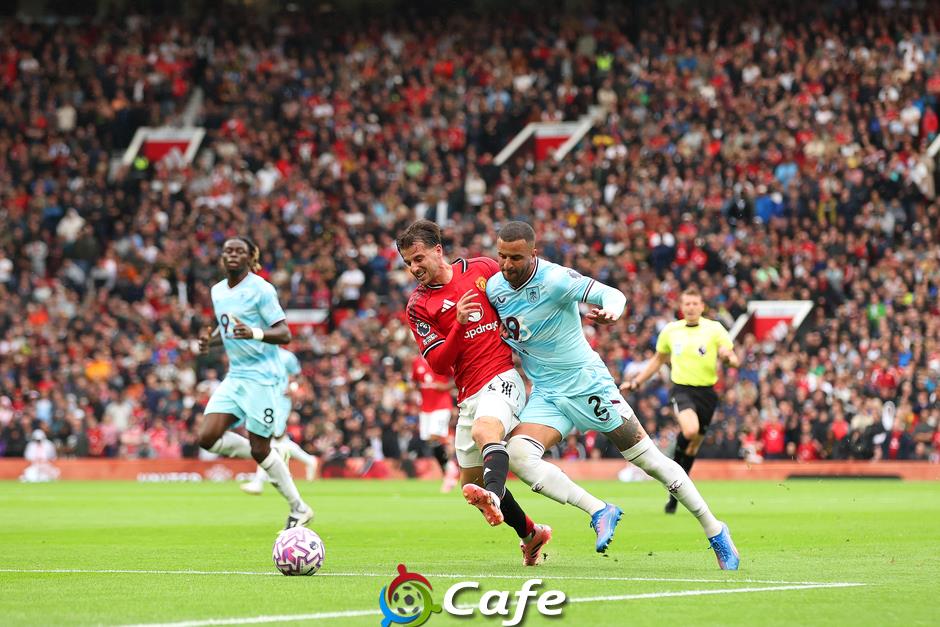 Trực tiếp MU 1-0 Burnley: Zirkzee thế chỗ Cunha chấn thương