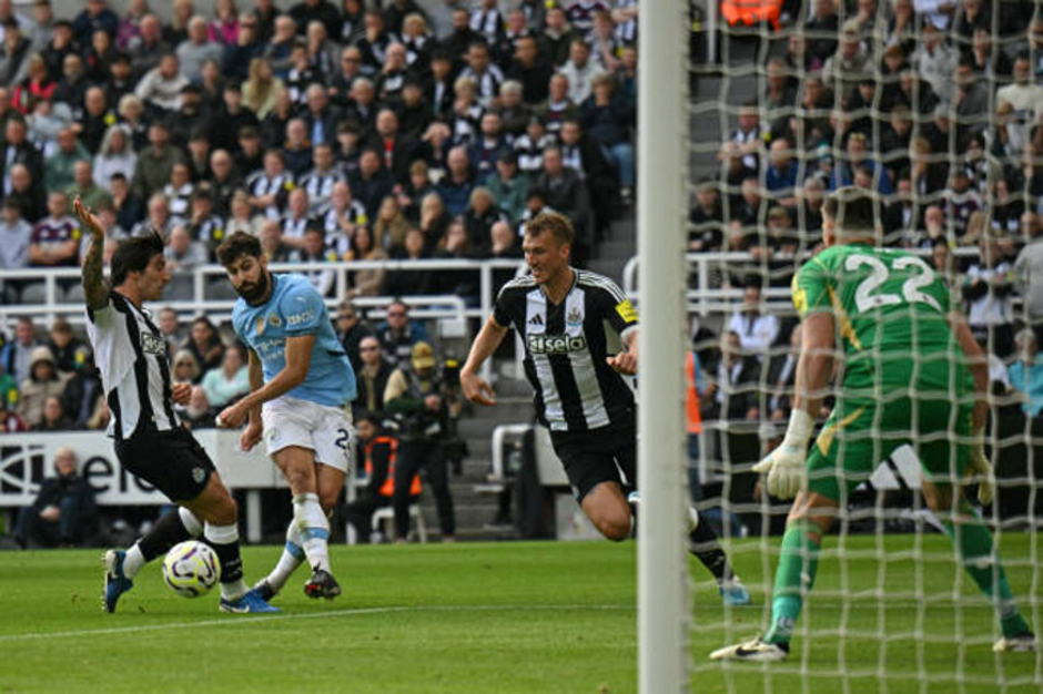 Trực tiếp Newcastle 0-1 Man City: Đội khách cố áp đặt thế trận