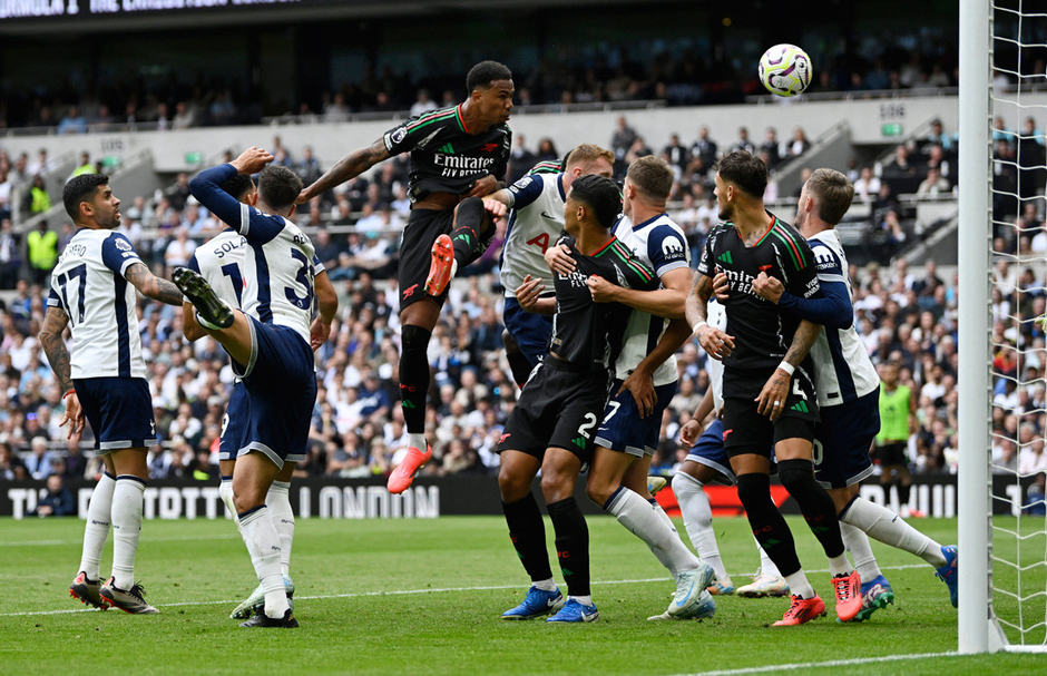 Trực tiếp Tottenham 0-1 Arsenal: Gabriel Jesus và Sterling vào sân