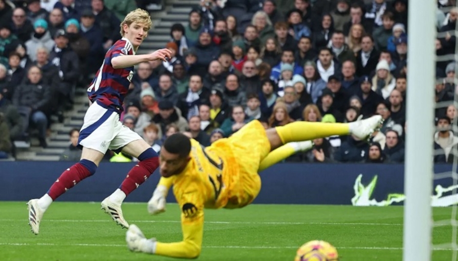 Tường thuật Tottenham 1-2 Newcastle