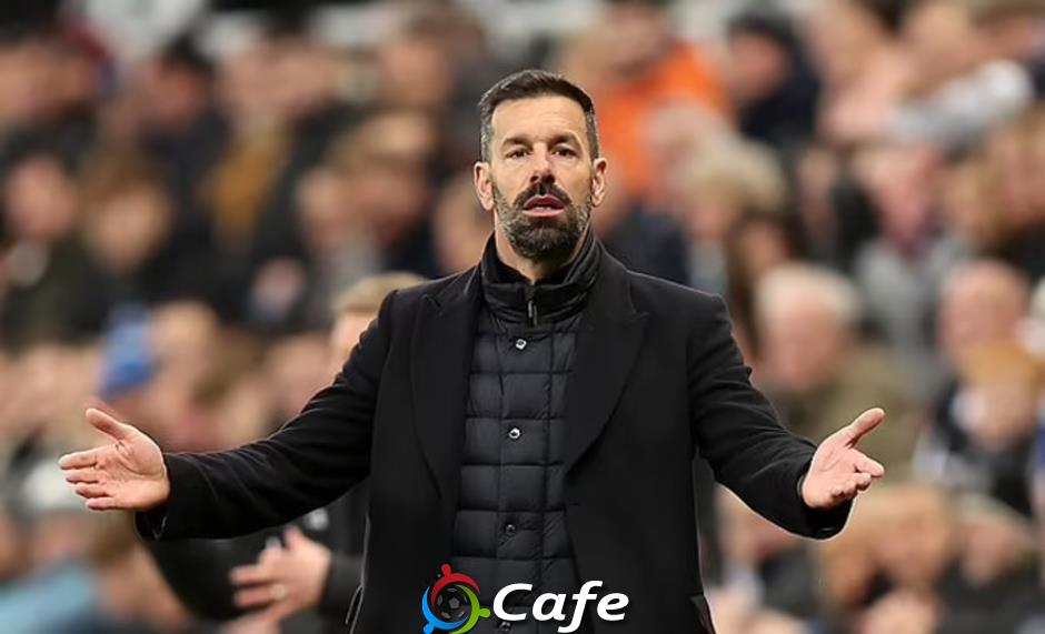 Van Nistelrooy âm thầm chia tay Leicester