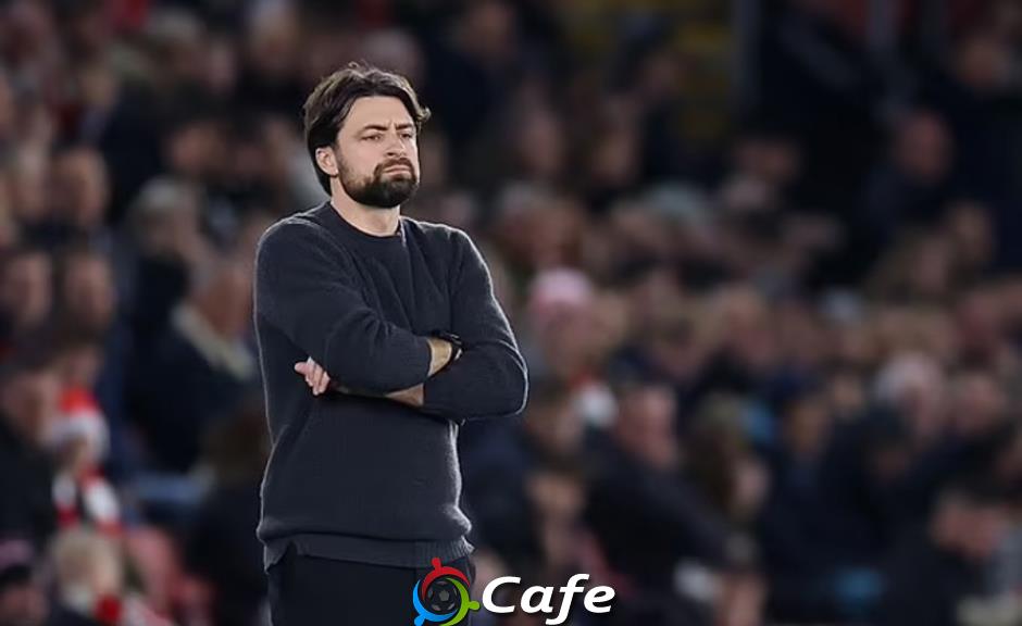 Van Nistelrooy trên đường rời Leicester