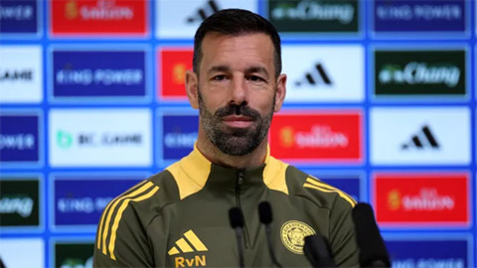 Van Nistelrooy tuyên bố sẽ ‘cuỗm’ người từ MU