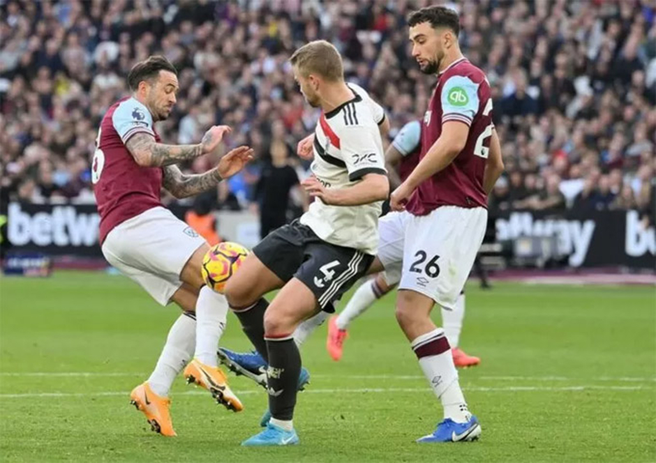 VAR sai lầm thế nào ở trận MU thua West Ham khiến Ten Hag bị sa thải?