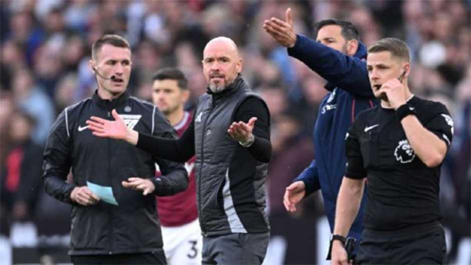 VAR sai lầm thế nào ở trận MU thua West Ham khiến Ten Hag bị sa thải?