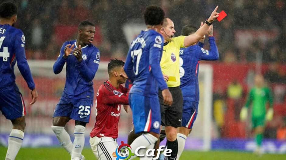 Vì sao Casemiro nhận thẻ đỏ và sẽ bị treo giò mấy trận?