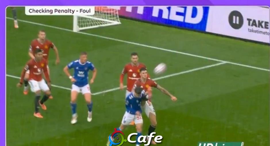 Vì sao MU thoát phạt đền trước Sunderland?