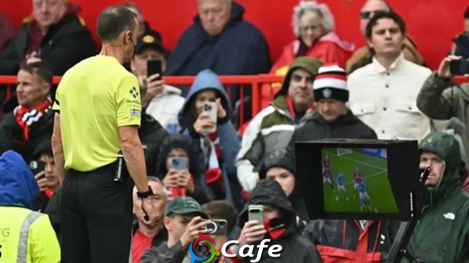 Vì sao MU thoát phạt đền trước Sunderland?