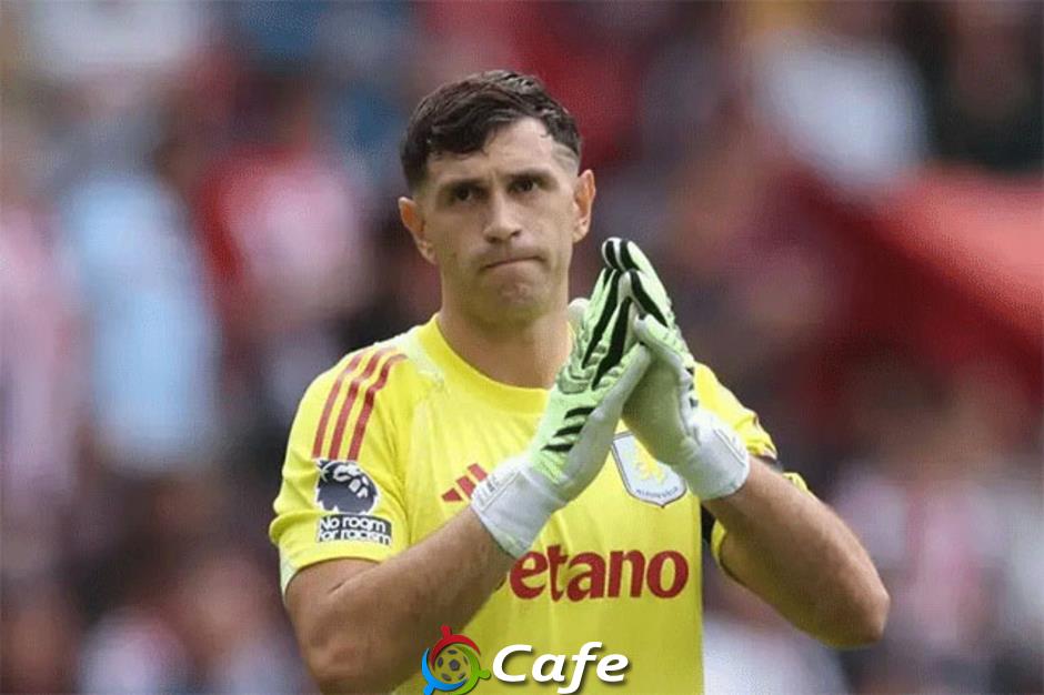 'Vỡ mộng' sang MU, thủ môn của Aston Villa rơi vào thế khó xử