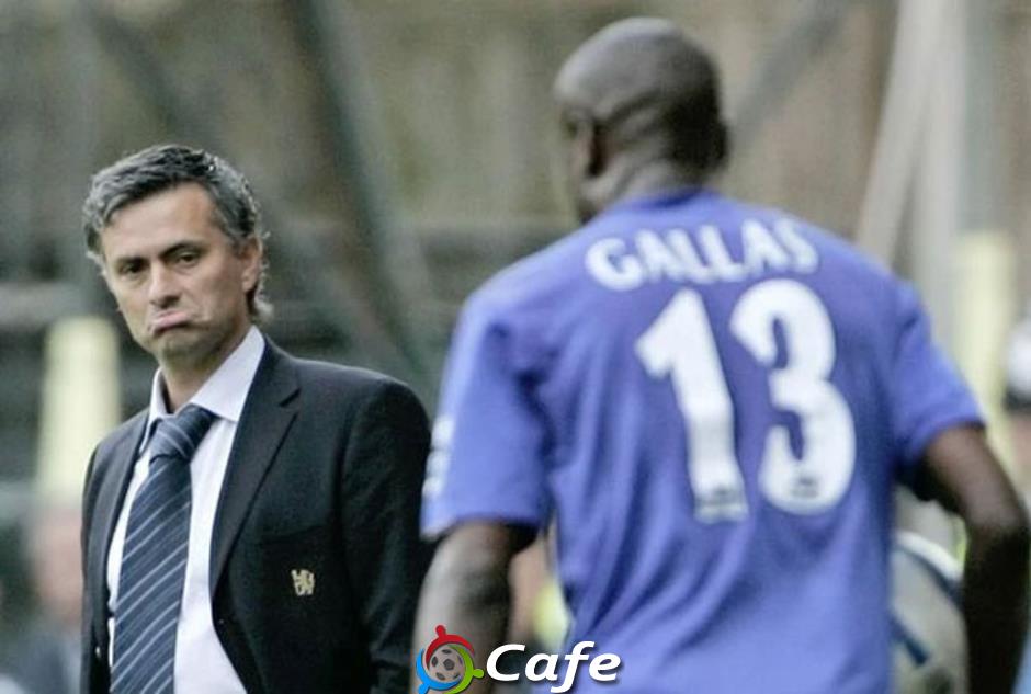 William Gallas trả giá đắt vì dám thách thức 'quyền lực' của Jose Mourinho
