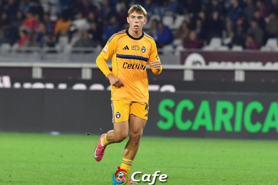 Con trai thủ môn huyền thoại ra mắt Serie A Con trai thủ môn huyền thoại ra mắt Serie A