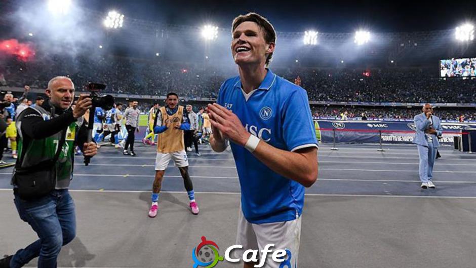 Khoảnh khắc ăn mừng gây sốt của Scott McTominay