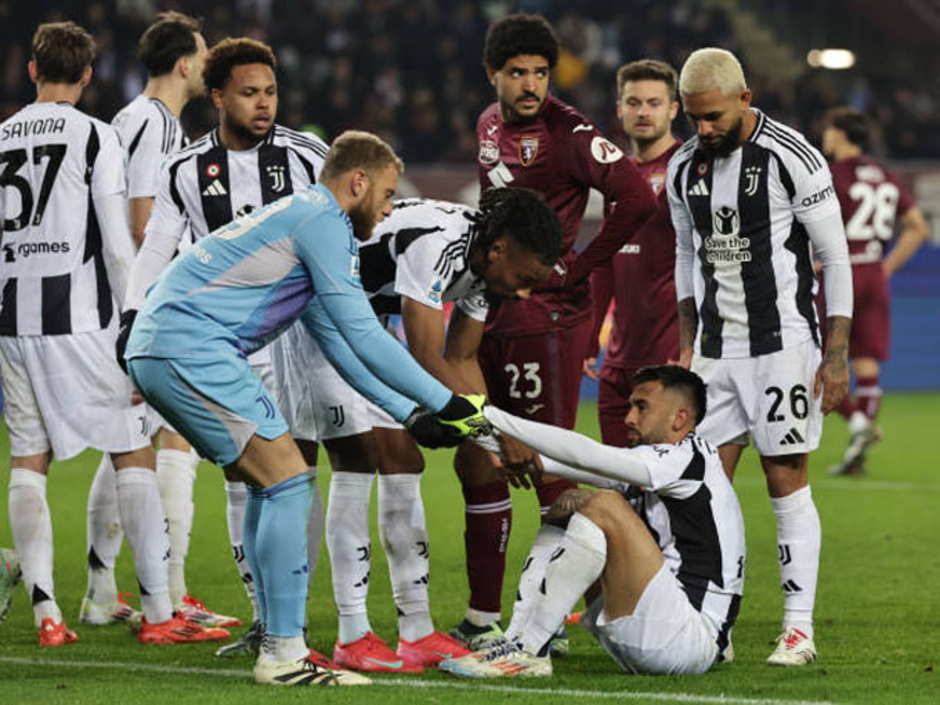 Milan ngắt mạch thắng, Juventus chưa biết thua ở Serie A