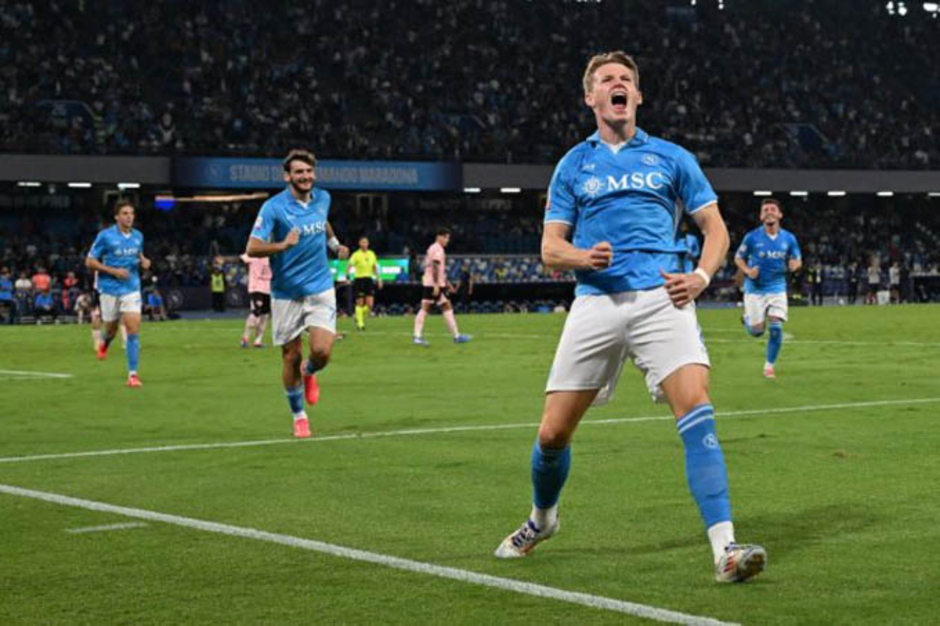 Napoli lên đỉnh bảng, Conte nức nở khen McTominay