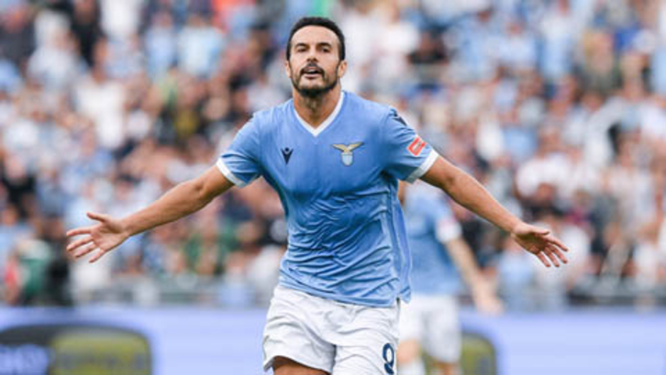 Pedro ký mới với Lazio, tung hoành sân cỏ như Ronaldo ở tuổi U40
