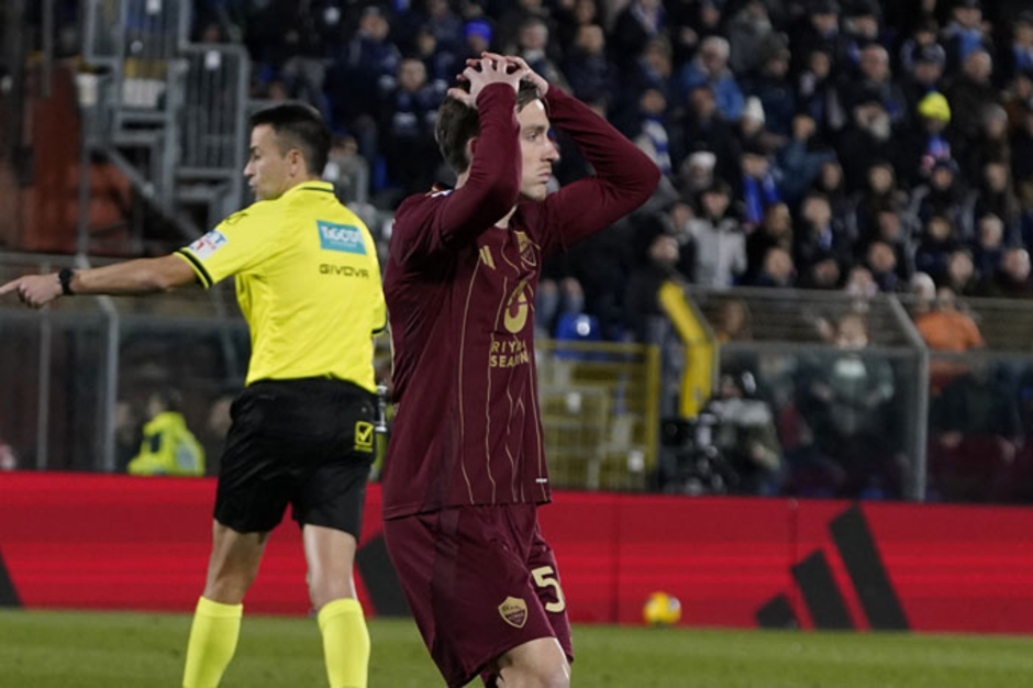 Roma gục ngã trước Como, Milan chia điểm trước Genoa