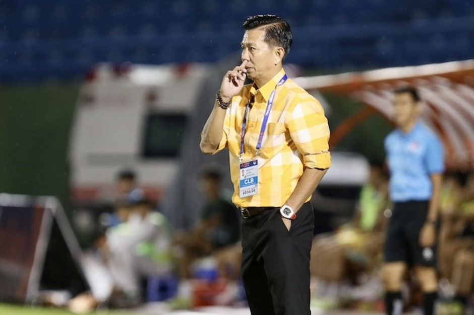 Bình luận V.League 2024/25: HLV Hoàng Anh Tuấn cần cẩn trọng!