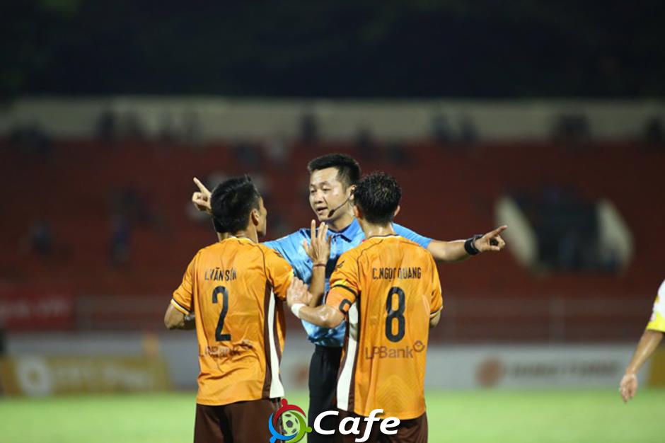 Chiếc thẻ đỏ của Châu Ngọc Quang có thể thành... tai hoạ với HAGL