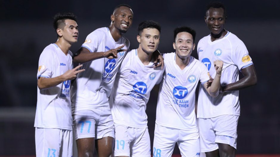 Chuyện 'lạ' V.League: Tây kia ai tuyển mà tài?