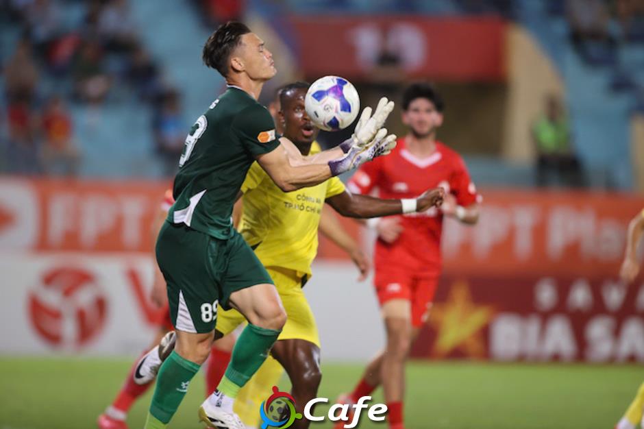 Cơn ác mộng sau 'trăng mật' của HLV Lê Huỳnh Đức