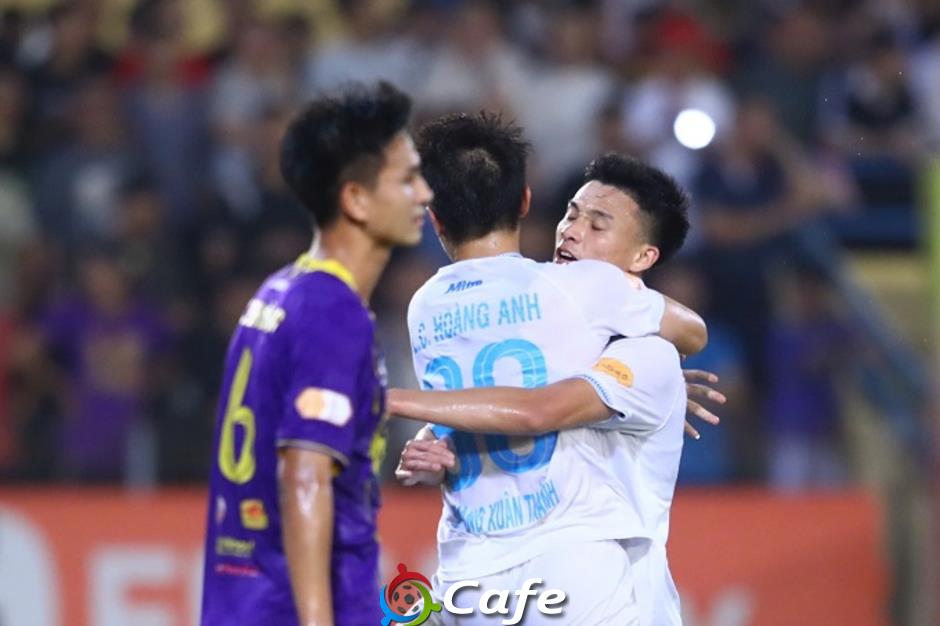 Còn ai có thể cản bước Nam Định lên ngôi?