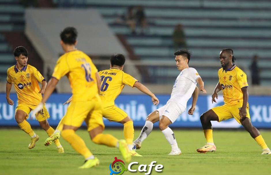 Điều kiện nào để Nam Định vô địch V.League 2024/25 ngay sau trận gặp SLNA?