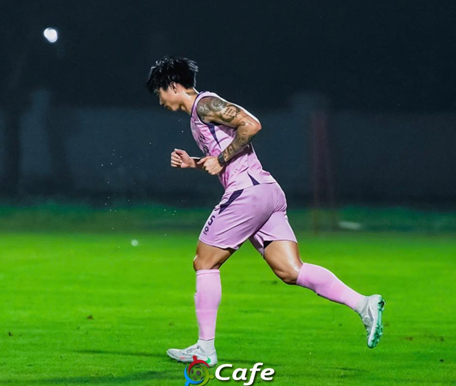 Đoàn Văn Hậu tái xuất sau 2 năm, thua đậm đội cũ Hà Nội