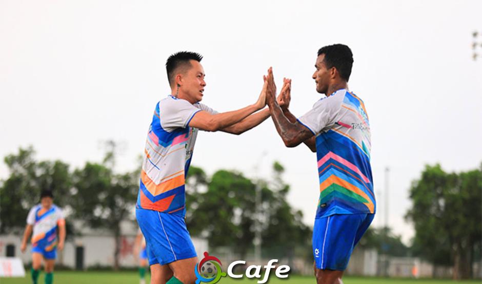 Đội bóng của Công Phượng gây sốc trước CAHN