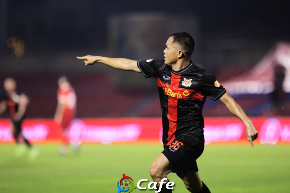 Dụng Quang Nho: Bàn thắng 'chui lên từ đất' và hành trình con cá lớn rời ao nhỏ