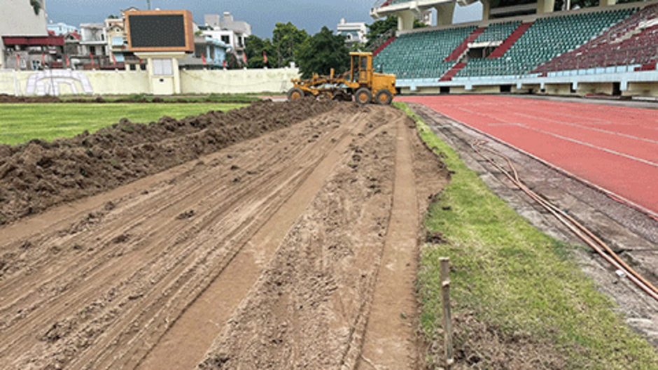 Hàng loạt sân bóng V.League bước vào mùa tân trang