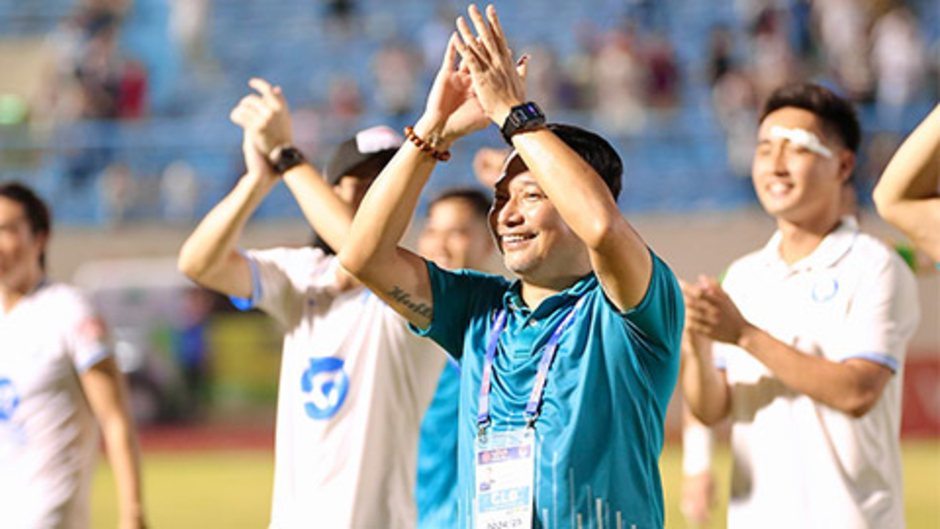 HLV Vũ Hồng Việt khiến cả V.League phải 