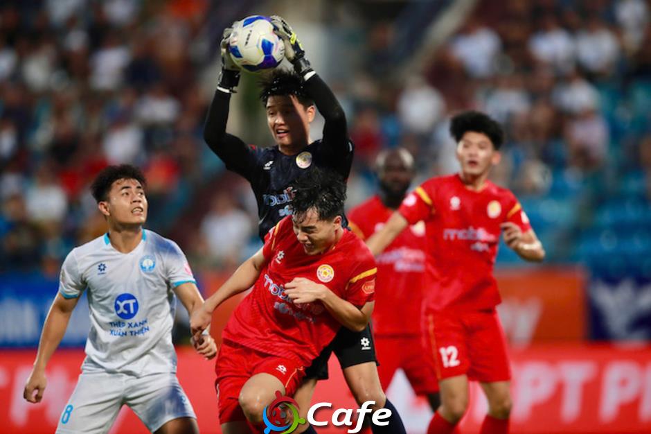 HLV Vũ Hồng Việt: ‘Nam Định vẫn đang gặp vấn đề ở khâu dứt điểm’